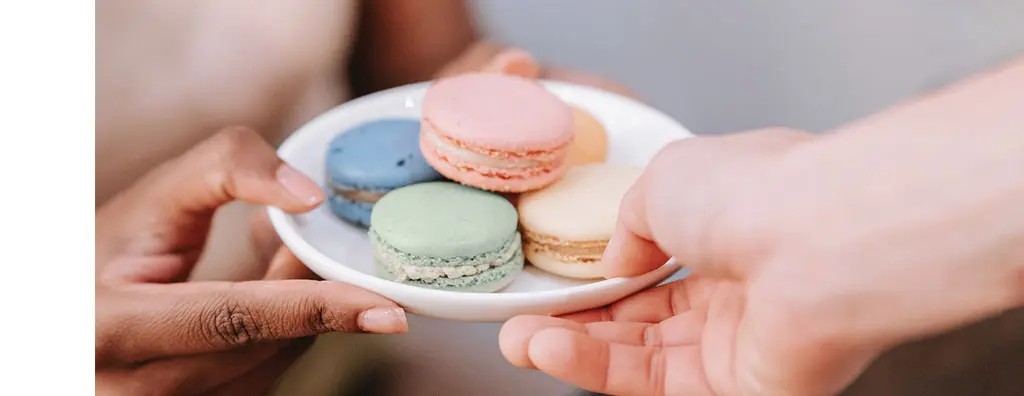 Plate with macarons